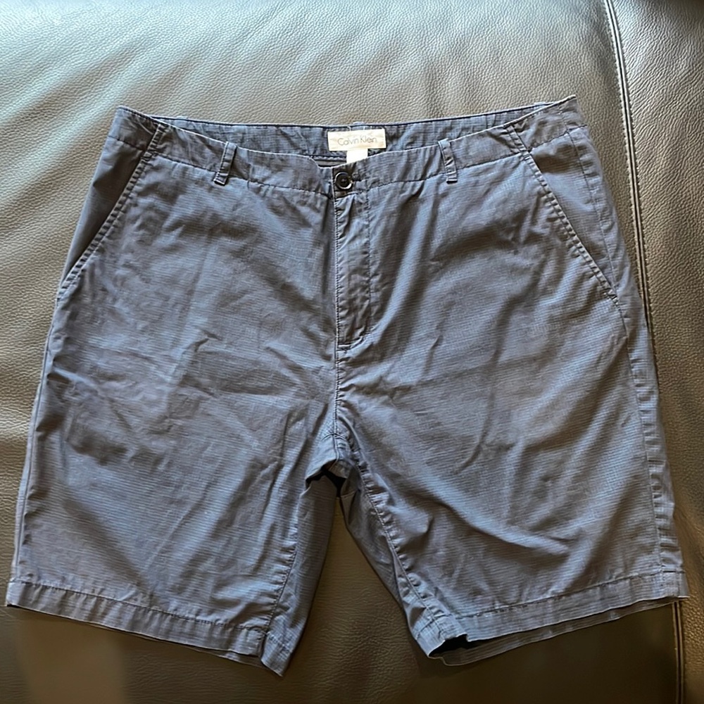 Mens Calvin Klein 100% Cotton Blue Windowpane Pattern Shorts, Size 36